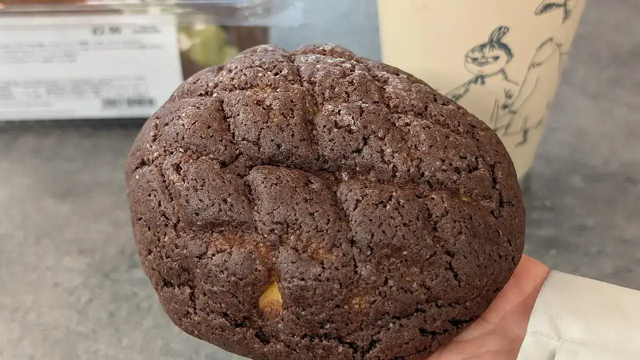 Chocolate melon pan